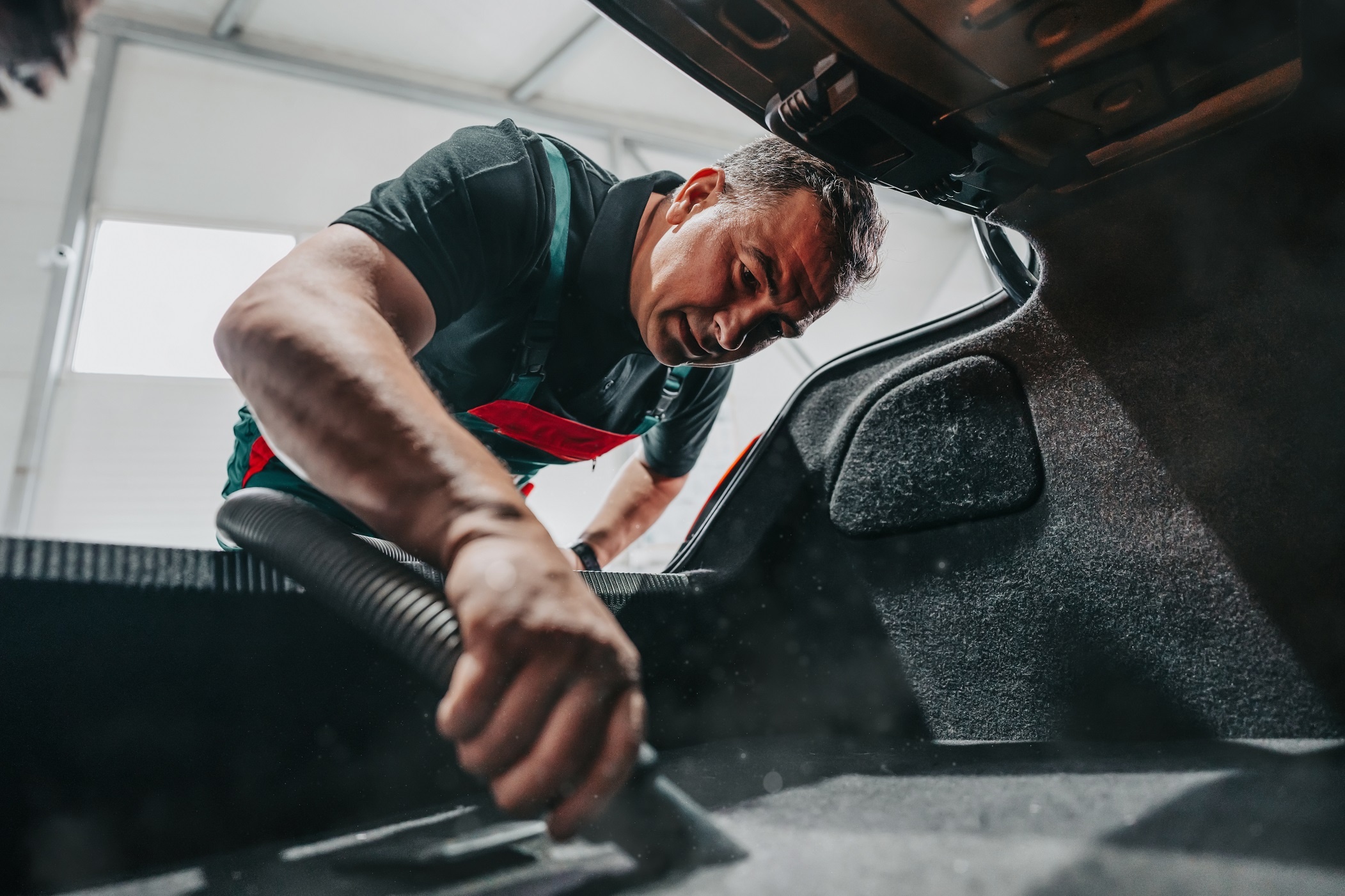 Odkurzacz przemysłowy czy mokro/sucho – jaki najlepszy?